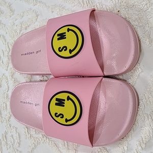 STEVE MADDEN GIRLS SANDALS SIZE 4.